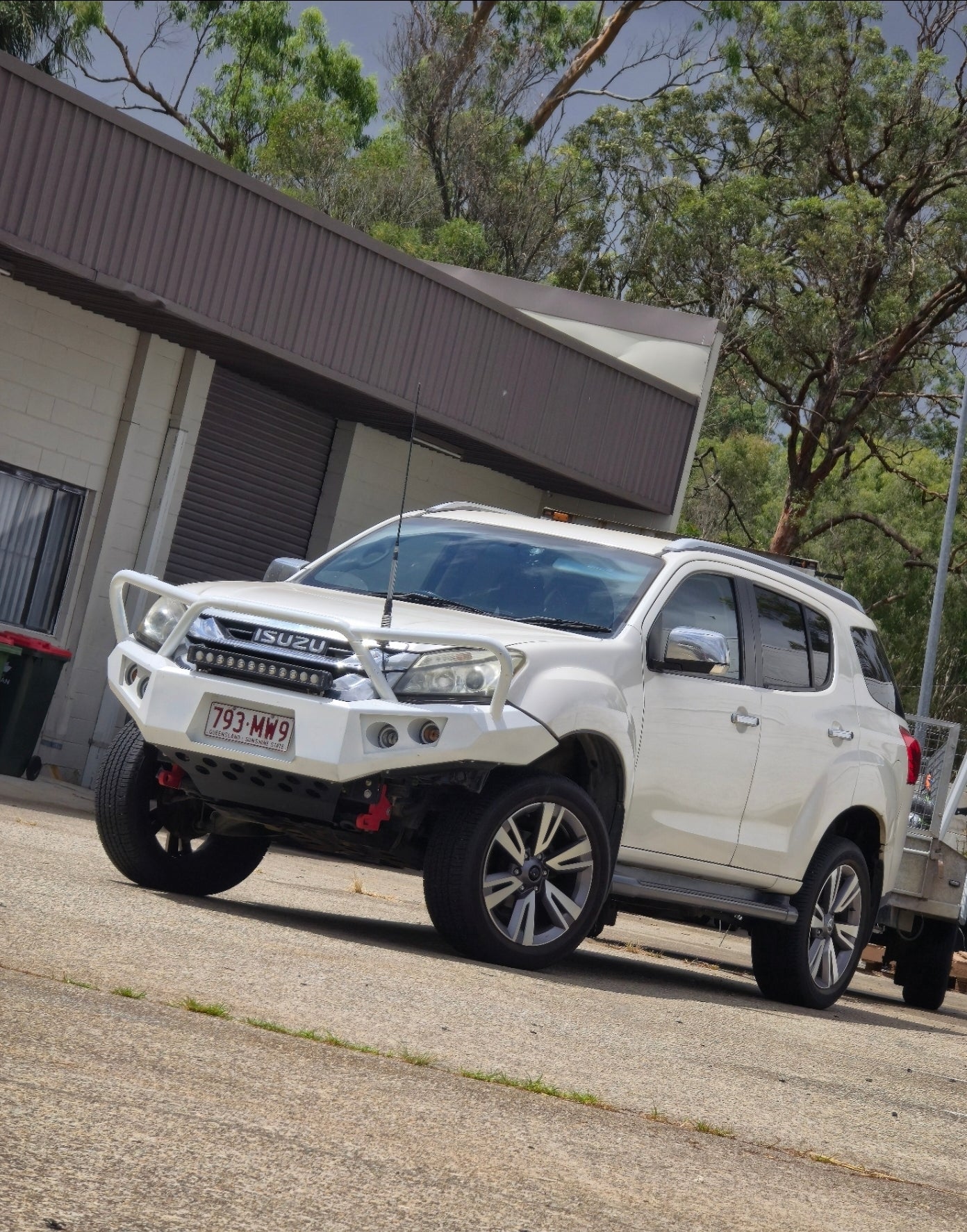 RAZZ BAR ANGRY EYES MUX 13-17 pre facelift
