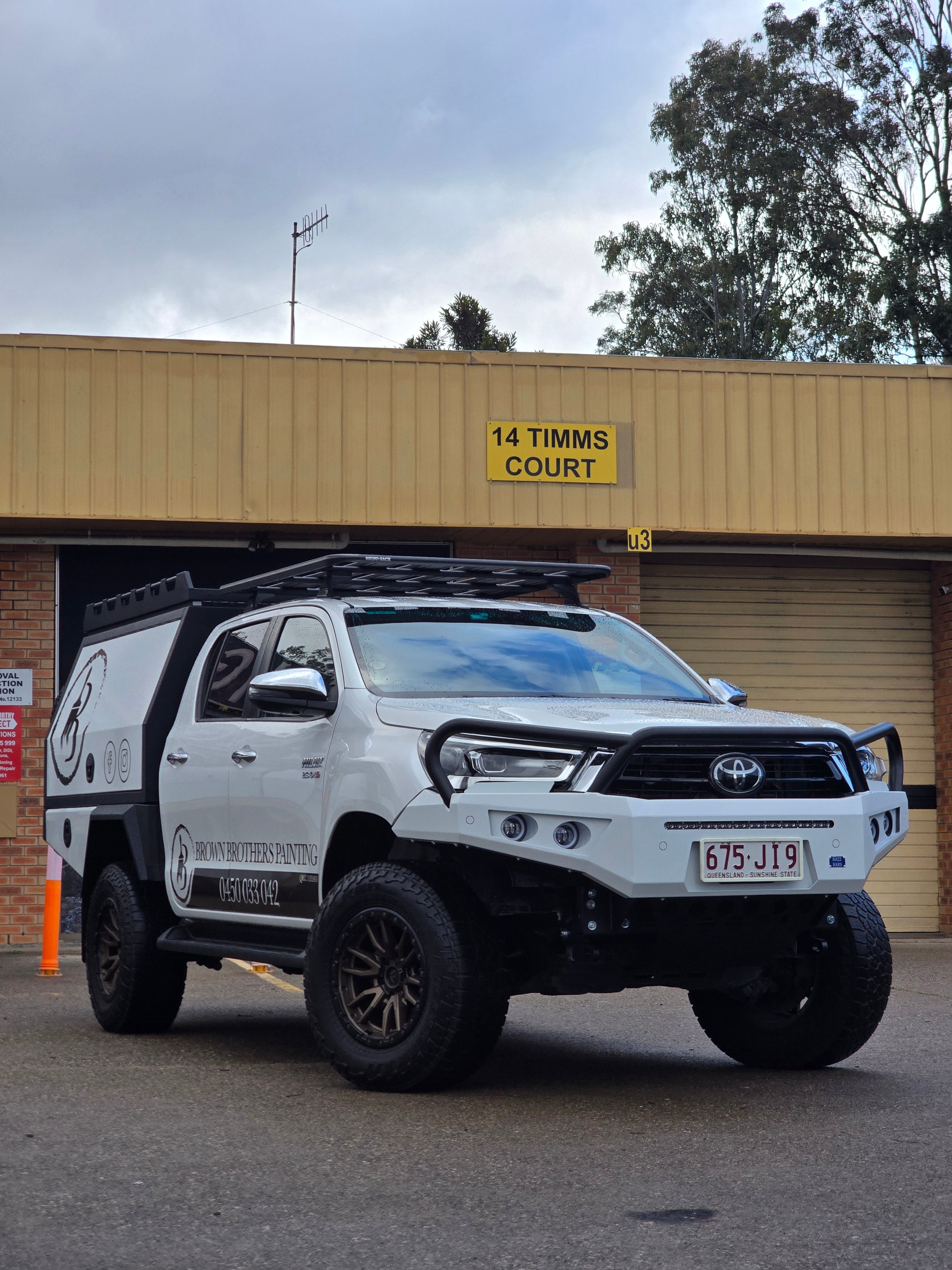 HILUX 21-25 N80 ANGRY EYES RAZZBAR IN STOCK ORDER NOW!!