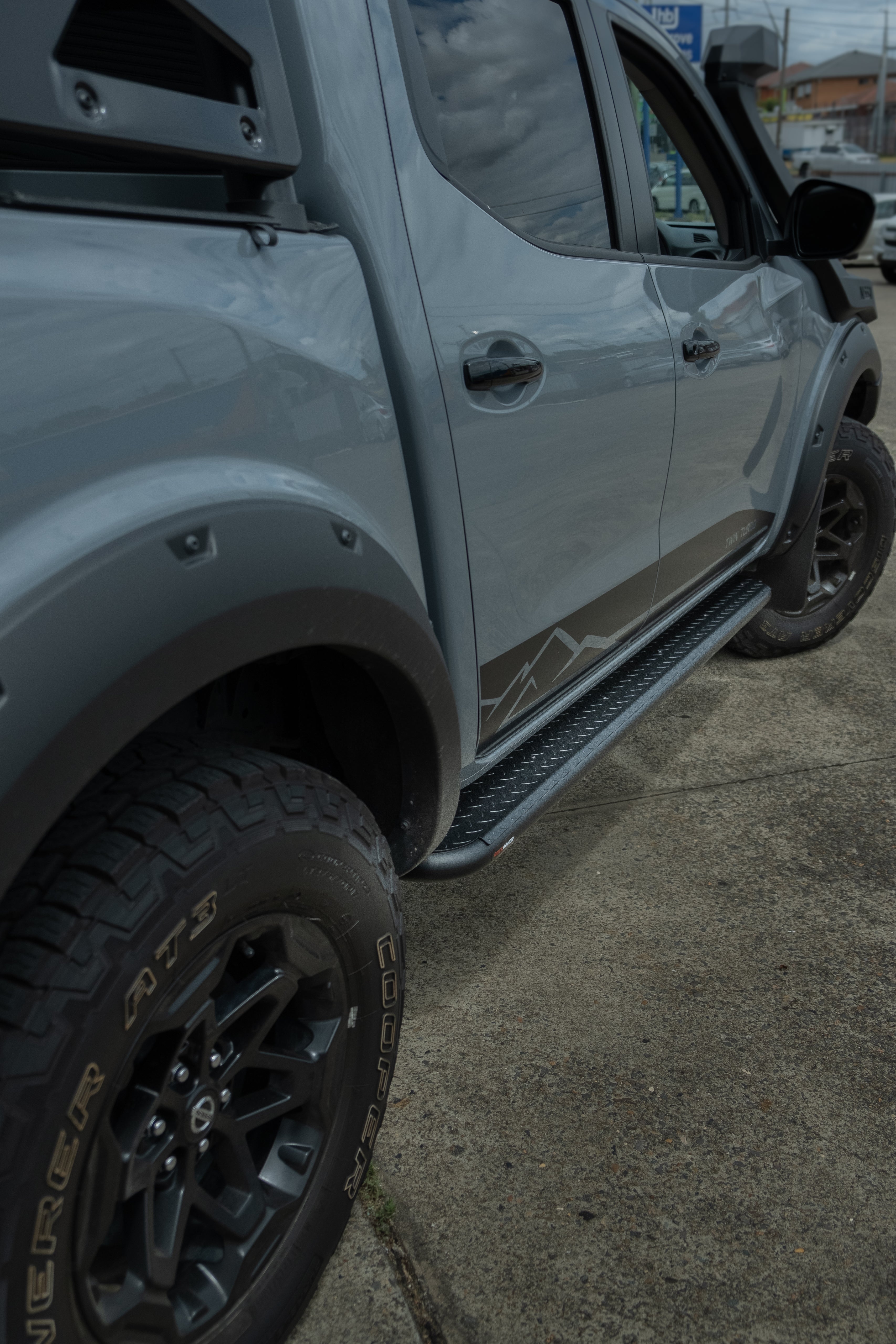 Nissan NP300 D23 Rockarmor Rockslider Side Steps