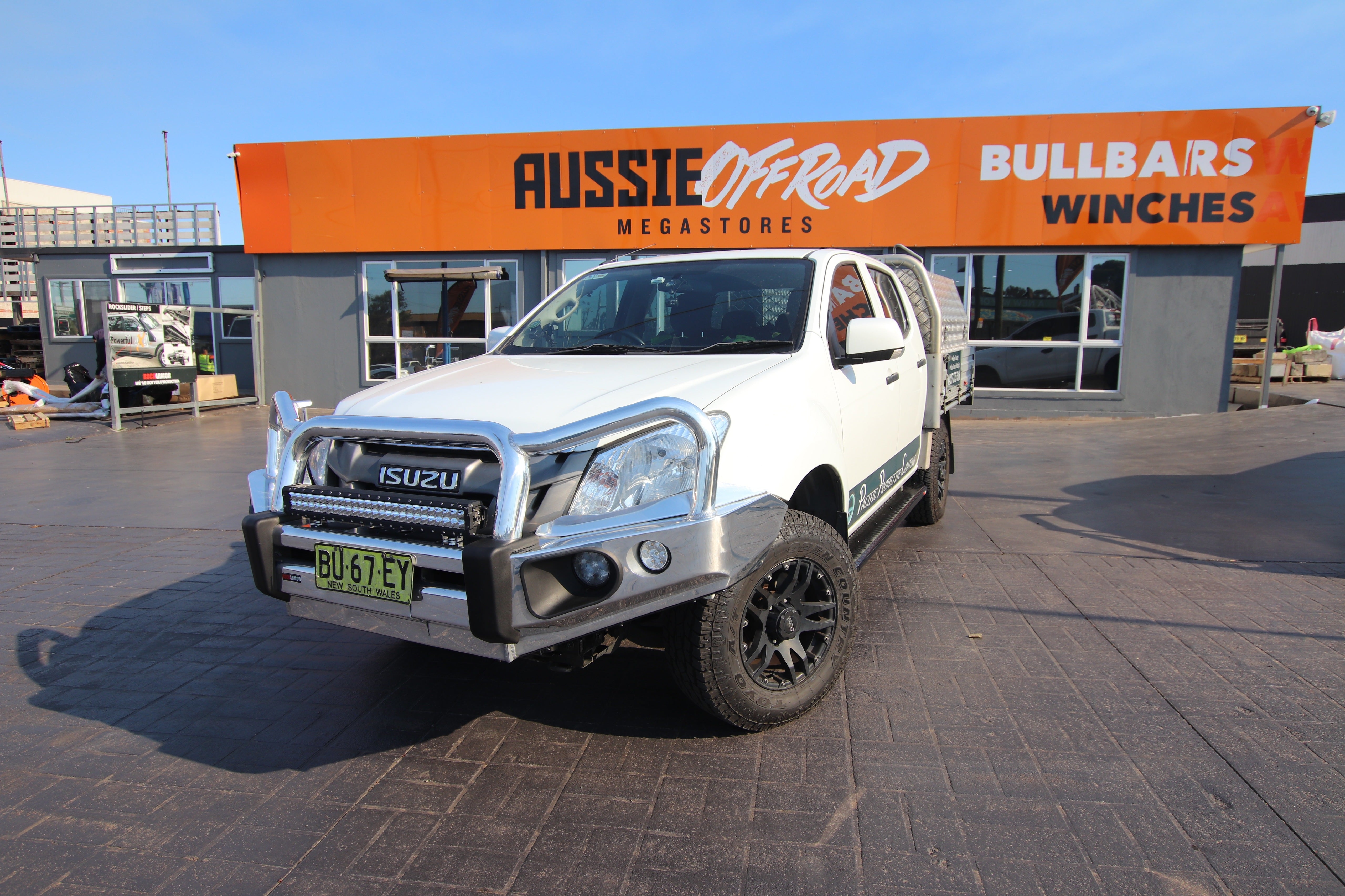 Isuzu DMAX Rockarmor Alloy Bull Bar (2012 - 2016)