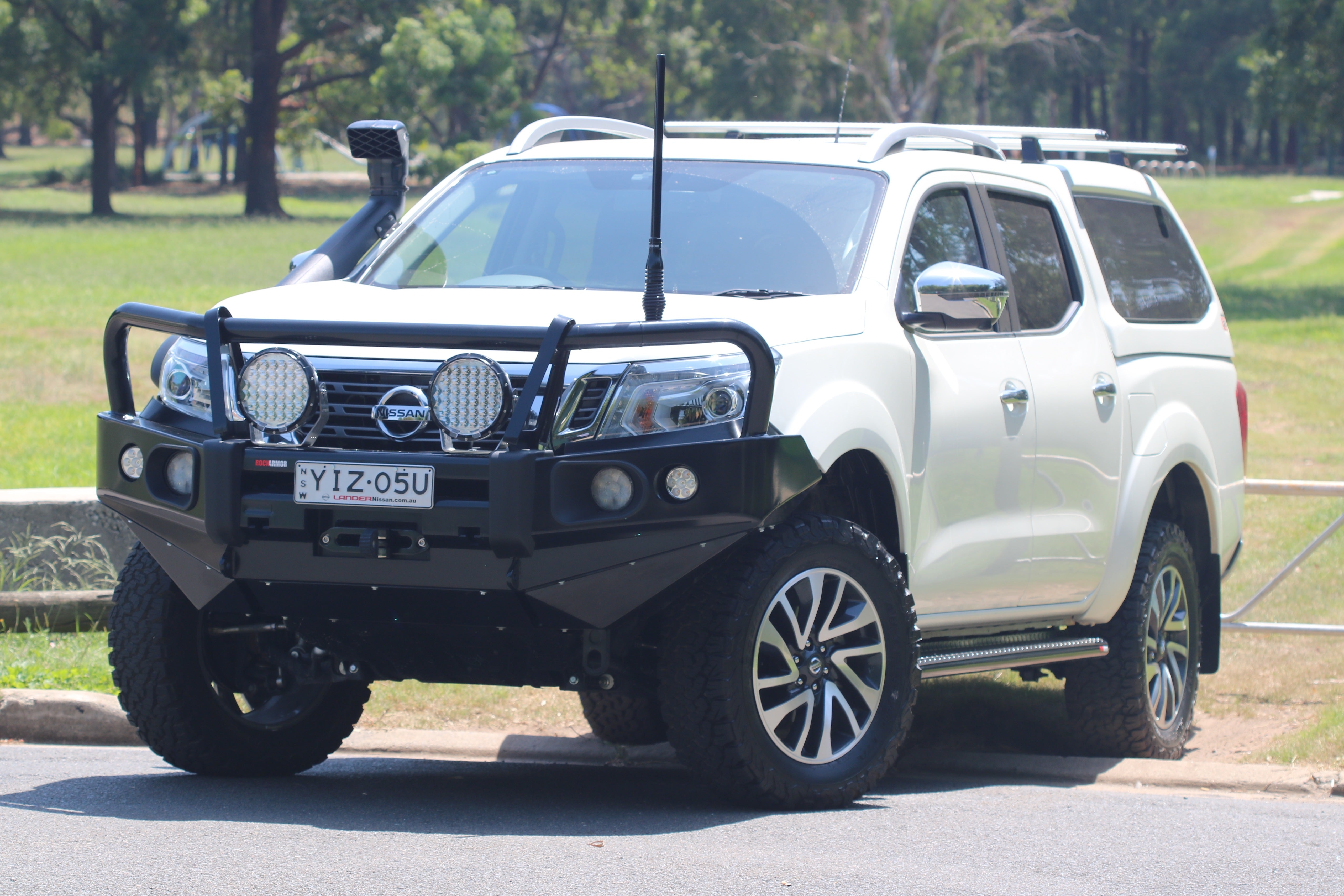 Nissan NP300 D23 Rockarmor Rockslider Side Steps