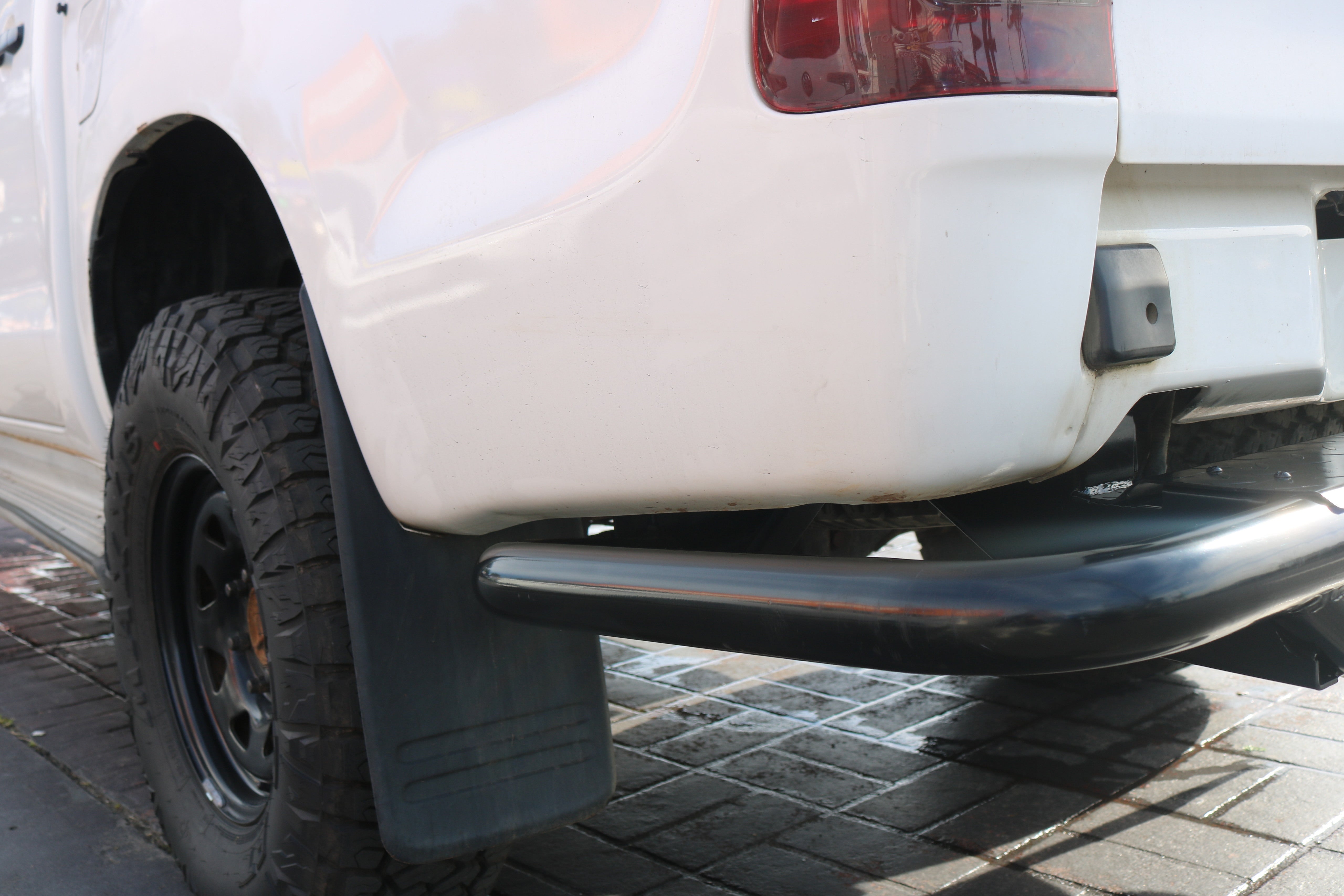 Hilux 2005 - 2015 Rockarmor Rear Step Tow Bar