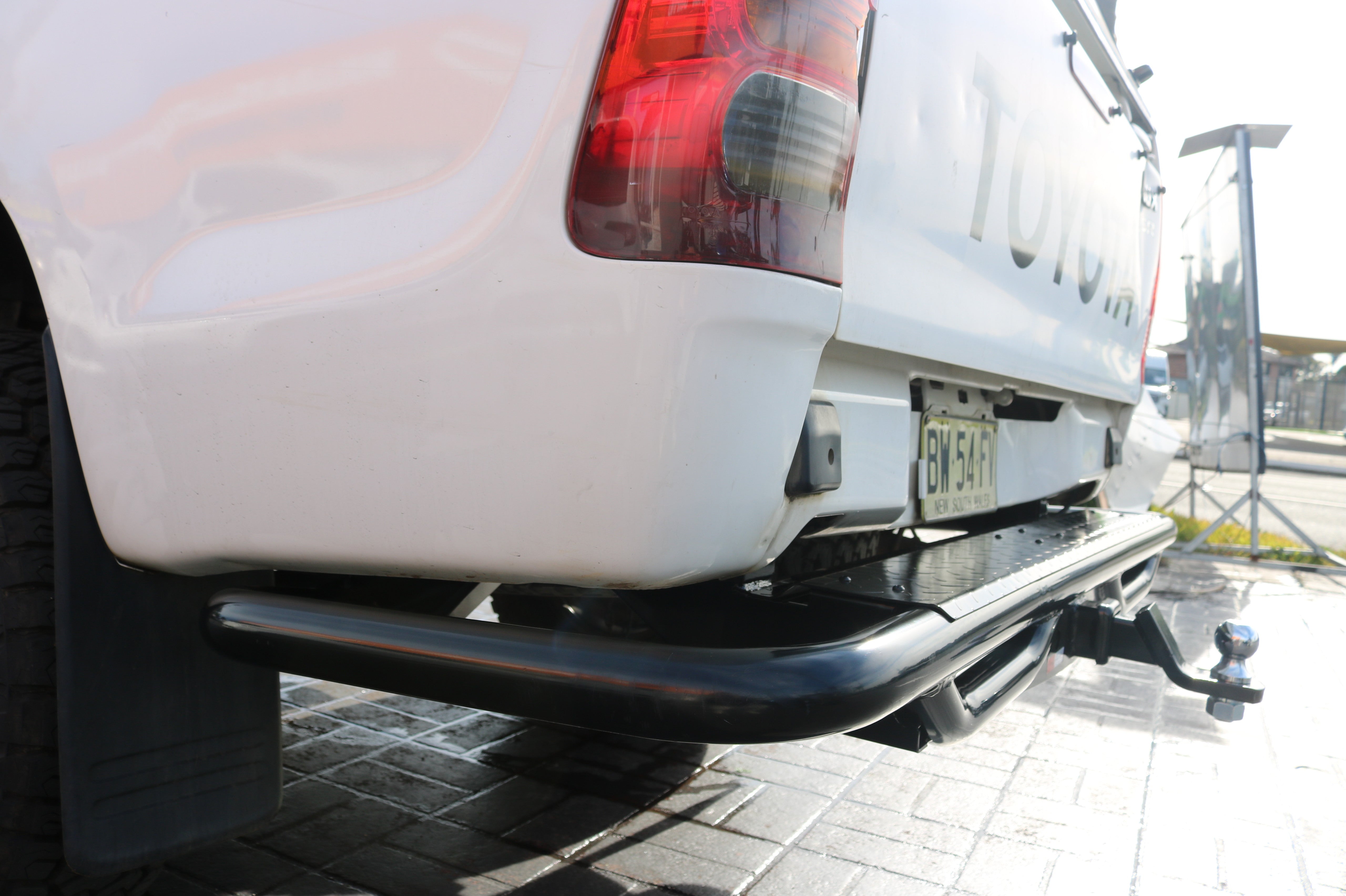 Hilux 2005 - 2015 Rockarmor Rear Step Tow Bar