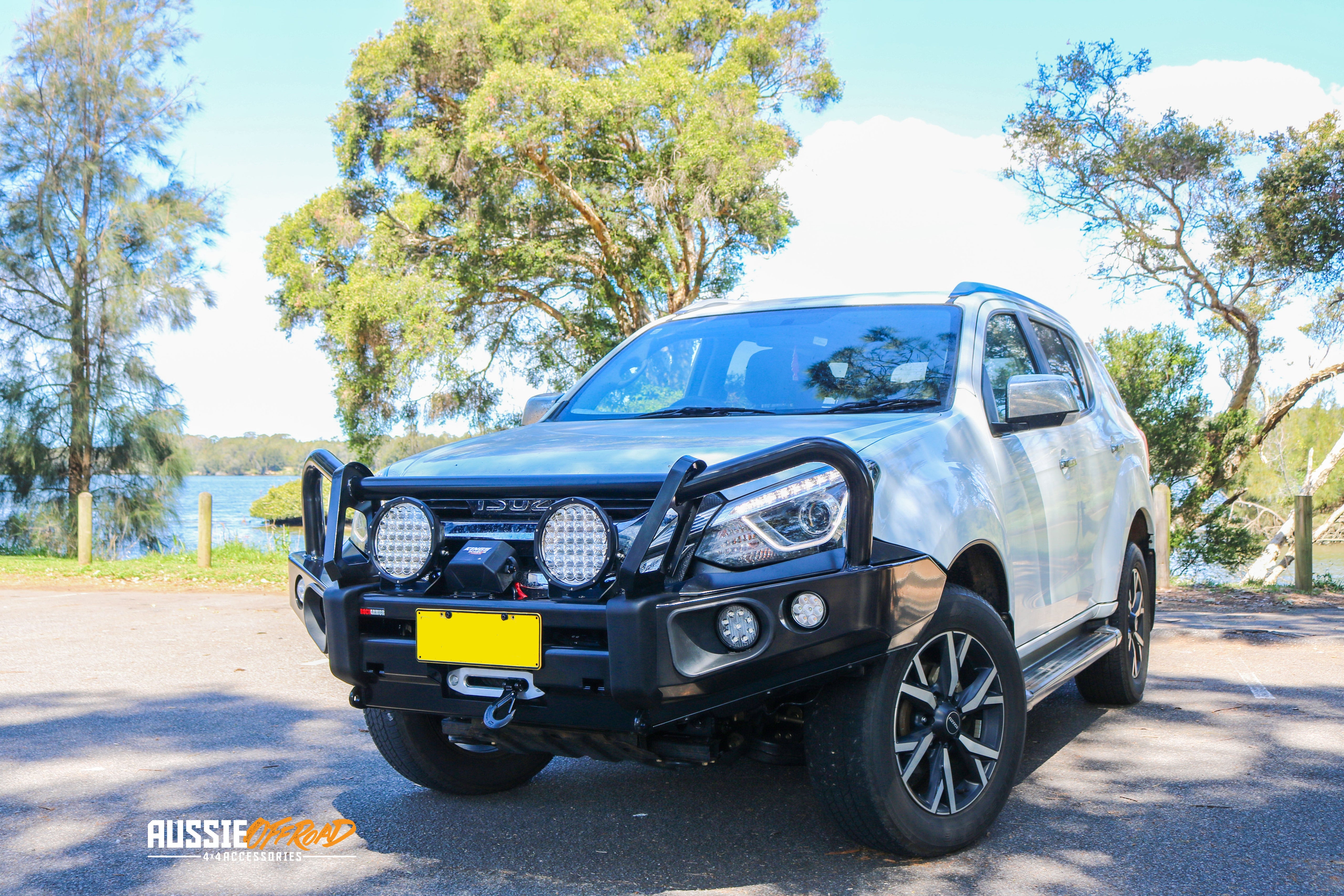 Isuzu DMAX 17+ Elite Rockarmor Bull Bar (Jan 17 - 2020)